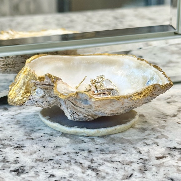 Oyster shell jewelry ring dish HAND CRAFTED - Picture 3 of 4